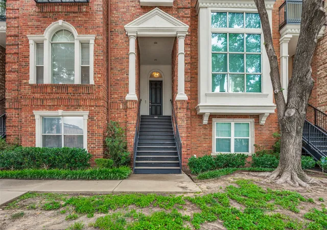 Photo 2 of Condo for sale at 2205 Canton St #105, Dallas, TX 75201 | MLS# 21301234 | Listing updated on 2026-09-13