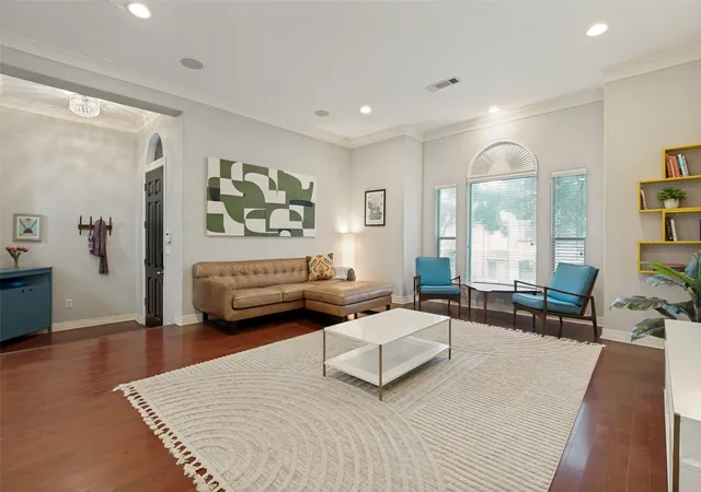 Listing Photo 4 - Condo for sale in building located at 2205 Canton St, Dallas, TX 75201 - Unit #105
