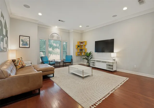 Listing Photo 5 - Condo for sale in building located at 2205 Canton St, Dallas, TX 75201 - Unit #105
