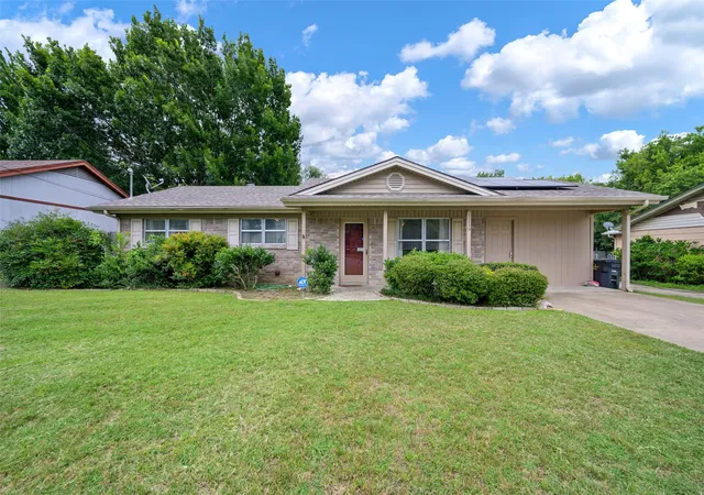 Photo 2 of Sale Pending at 1119 Chester St, Cleburne, TX 76033 | MLS# 21294626 | Listing updated on 2026-07-30