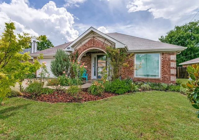 Photo 1 of Sale Pending at 500 S Las Vegas Trl, Fort Worth, TX 76108 | MLS# 21301245 | Listing updated on 2026-09-08