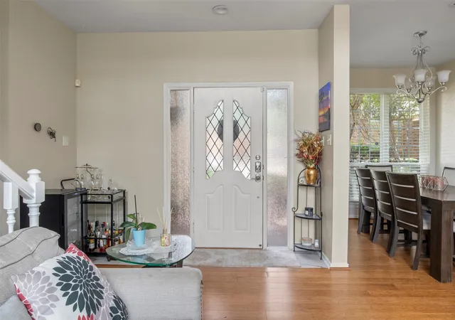Listing Photo 4 - Condo for sale in building located at 215 Cimarron Trl, Irving, TX 75063 - Unit #1