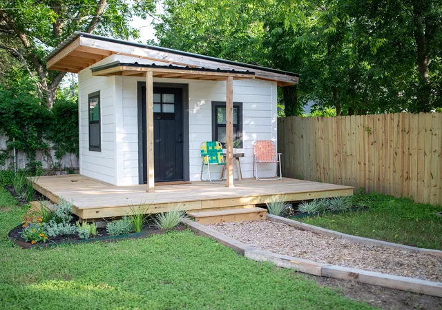 Photo 2 of Single family home for sale at 2324 Lake Air Dr, Waco, TX 76710 | MLS# 21301502 | Listing updated on 2026-09-22