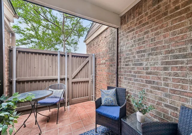 Listing Photo 4 - Condo for sale in building located at 6017 Milton St, Dallas, TX 75206 - Unit #137