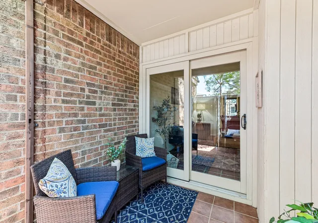 Listing Photo 5 - Condo for sale in building located at 6017 Milton St, Dallas, TX 75206 - Unit #137