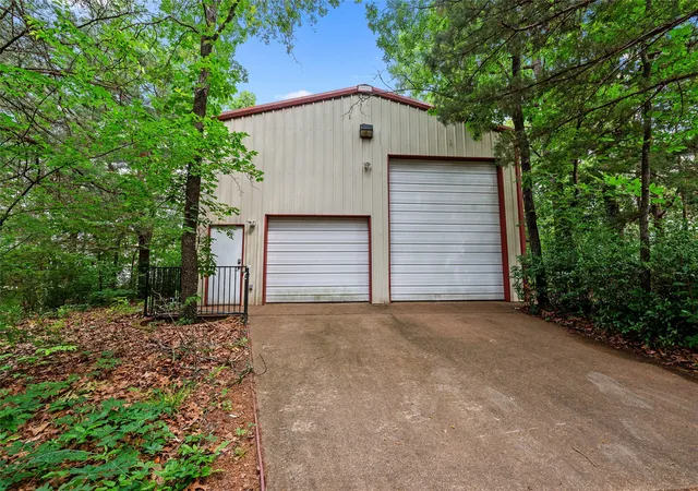 Photo 3 of Single family home for sale at 605 County Road 2310, Mineola, TX 75773 | MLS# 21301704 | Listing updated on 2026-09-21