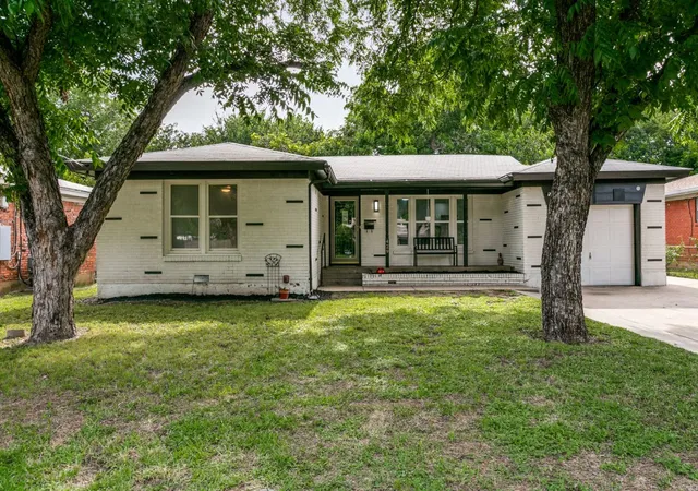 Photo 1 of Single family home for sale at 429 Harmon Rd, Hurst, TX 76053 | MLS# 21301693 | Listing updated on 2026-09-30
