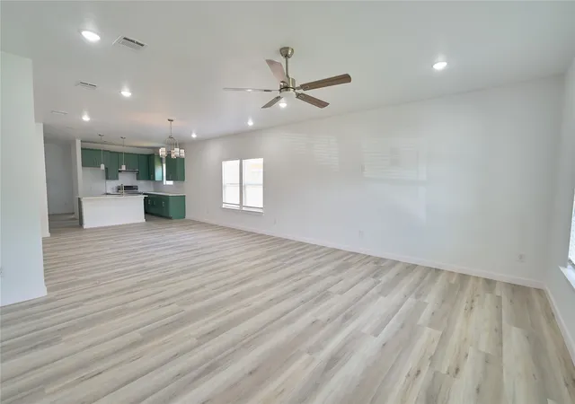 Photo 3 of Single family home for sale at 1405 E Maddox Ave, Fort Worth, TX 76104 | MLS# 21301951 | Listing updated on 2026-09-09