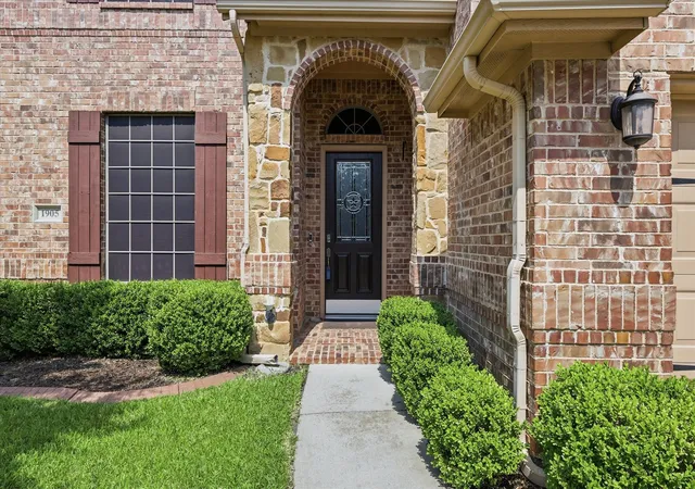 Photo 3 of Single family home for sale at 1905 Fountain Meadows Dr, Euless, TX 76039 | MLS# 21302016 | Listing updated on 2026-09-10