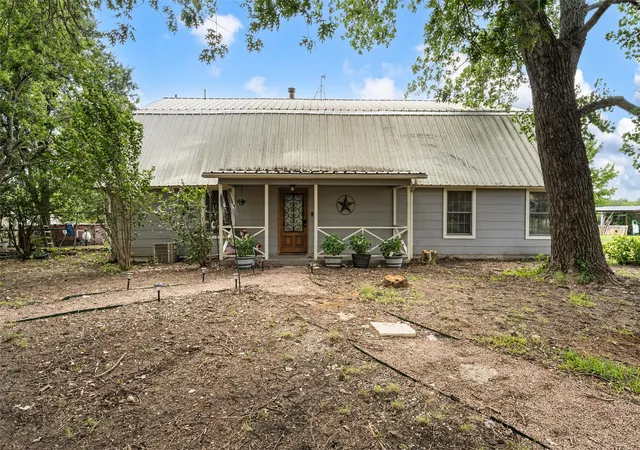 Photo 1 of Single family home for sale at 2059 Southwinds Dr, Lorena, TX 76655 | MLS# 21302286 | Listing updated on 2026-09-14