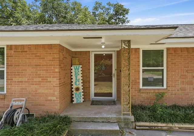 Photo 1 of Sale Pending at 532 Lindenwood Dr, Lancaster, TX 75134 | MLS# 21295642 | Listing updated on 2026-08-31