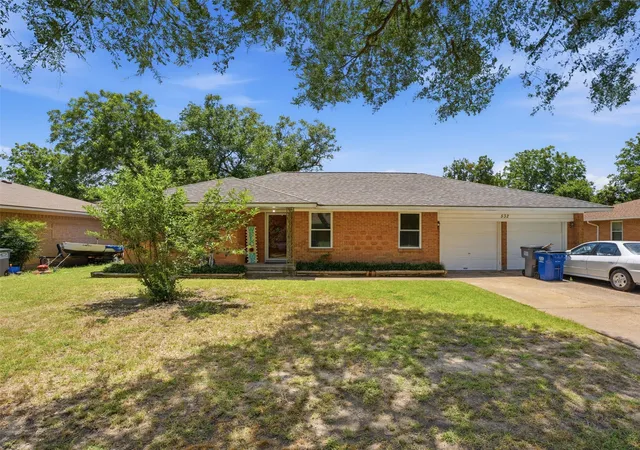 Photo 3 of Sale Pending at 532 Lindenwood Dr, Lancaster, TX 75134 | MLS# 21295642 | Listing updated on 2026-08-31