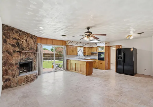 Photo 3 of Sale Pending at 532 Lindenwood Dr, Lancaster, TX 75134 | MLS# 21295642 | Listing updated on 2026-08-31