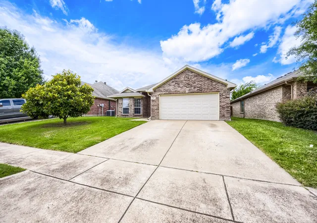 Photo 2 of Sale Pending at 128 Tall Meadow St, Azle, TX 76020 | MLS# 21256408 | Listing updated on 2026-09-11