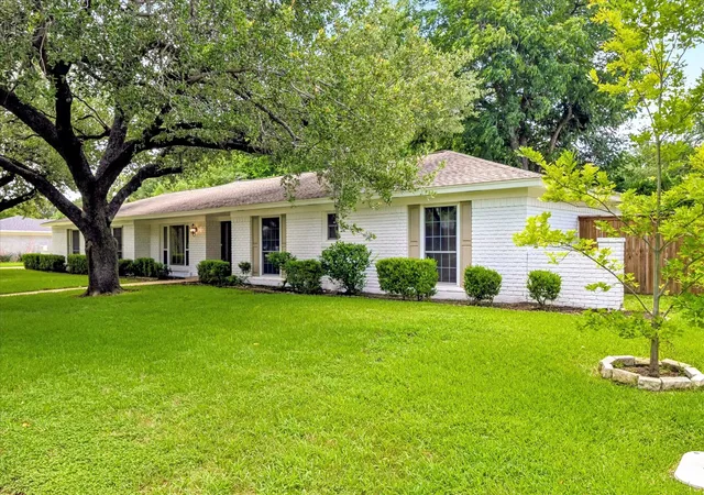 Photo 3 of Single family home for sale at 4113 Ridglea Country Club Dr, Benbrook, TX 76126 | MLS# 21298692 | Listing updated on 2026-09-13