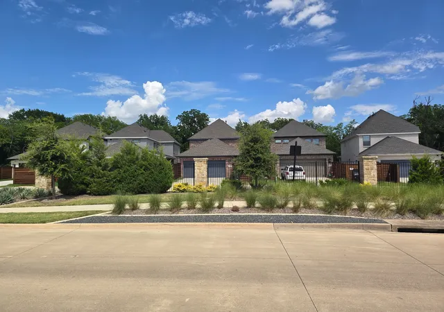 Photo 2 of Single family home for sale at 1808 Sierra Rose Tr, Mesquite, TX 75181 | MLS# 21294007 | Listing updated on 2026-09-13