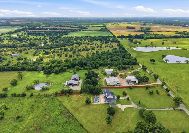 Photo 4 of House for sale at 823 Higgins Rd, Sherman, TX 75092 | MLS# 21299970 | Listing updated on 2026-10-05