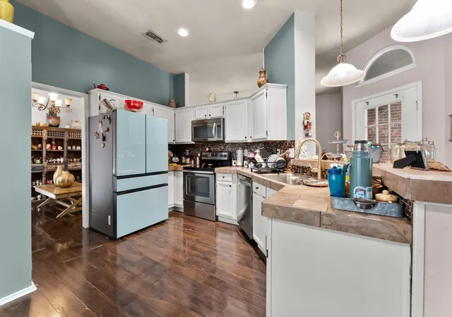 Photo 4 of Sale Pending at 3481 Galaway Bay Dr, Grand Prairie, TX 75052 | MLS# 21302569 | Listing updated on 2026-09-14