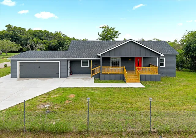 Photo 3 of Manufactured home for sale at 1411 Fair Haven Cir, Kaufman, TX 75142 | MLS# 21291375 | Listing updated on 2026-09-23