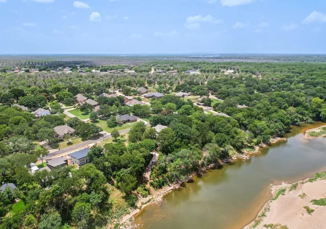 Photo 2 of Single family home for sale at 7818 Ravenswood Rd, Granbury, TX 76049 | MLS# 21301791 | Listing updated on 2026-09-14