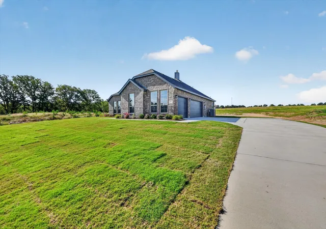 Photo 3 of Single family home for sale at 416 Mcalpine Dr, Springtown, TX 76082 | MLS# 21302643 | Listing updated on 2026-09-09