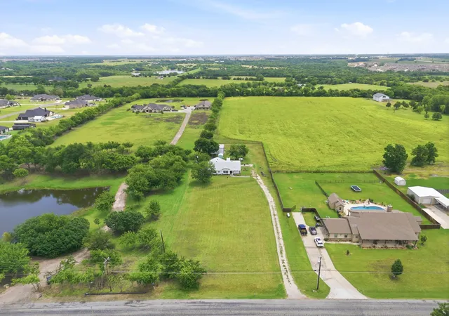 Photo 3 of Single family home for sale at 698 Hackberry Rd, Van Alstyne, TX 75495 | MLS# 21302514 | Listing updated on 2026-09-08