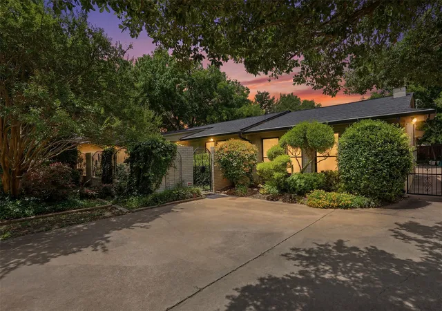 Photo 1 of Single family home for sale at 4004 Angus Dr, Fort Worth, TX 76116 | MLS# 21302817 | Listing updated on 2026-09-14