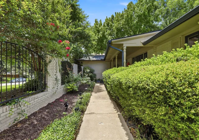 Photo 3 of Single family home for sale at 4004 Angus Dr, Fort Worth, TX 76116 | MLS# 21302817 | Listing updated on 2026-09-14