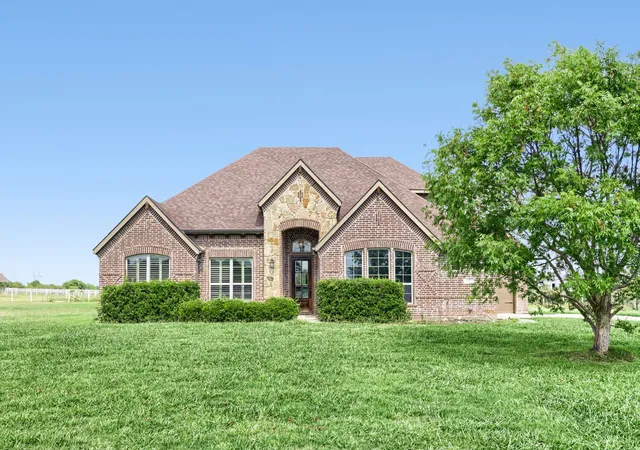 Single family home for sale at 109 Mountain Vista Dr, Fort Worth, TX 76126 | MLS# 21281511