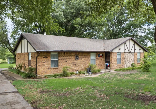 Photo 4 of Sale Pending at 235 Eugene Ln, Nevada, TX 75173 | MLS# 21300746 | Listing updated on 2026-09-22