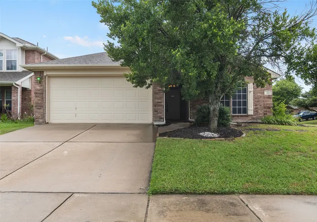 Photo 1 of Single family home for sale at 112 Bridlewood St, Azle, TX 76020 | MLS# 21302909 | Listing updated on 2026-09-14