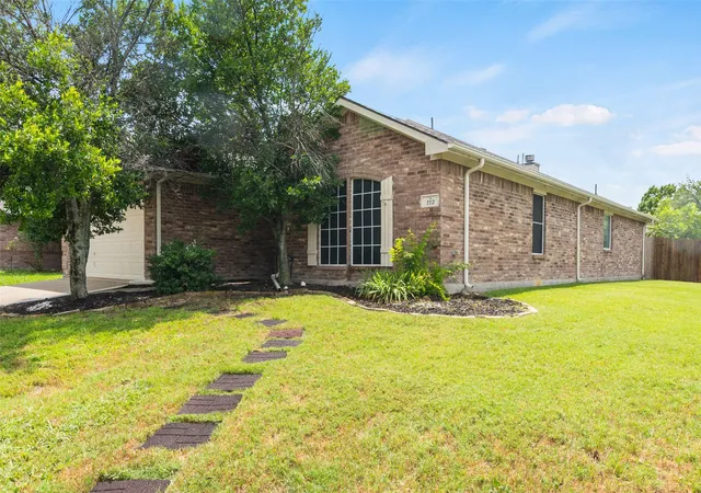 Photo 3 of Single family home for sale at 112 Bridlewood St, Azle, TX 76020 | MLS# 21302909 | Listing updated on 2026-09-28