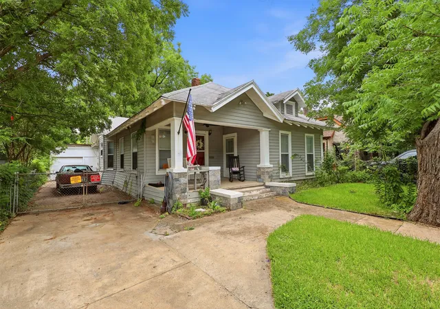 Photo 3 of Single family home for sale at 908 N Winnetka Ave, Dallas, TX 75208 | MLS# 21302991 | Listing updated on 2026-09-12