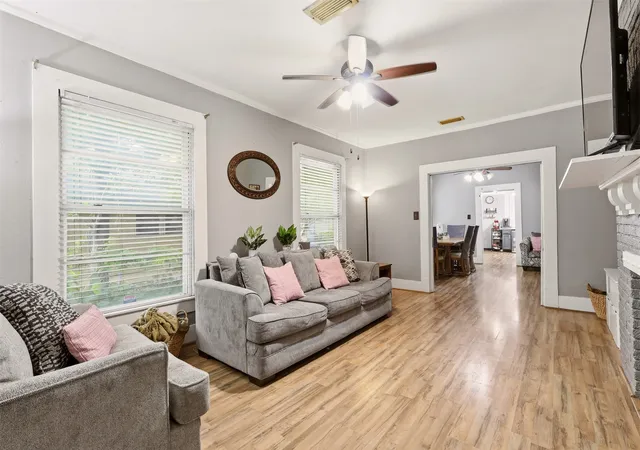 Photo 3 of Single family home for sale at 908 N Winnetka Ave, Dallas, TX 75208 | MLS# 21302991 | Listing updated on 2026-09-12