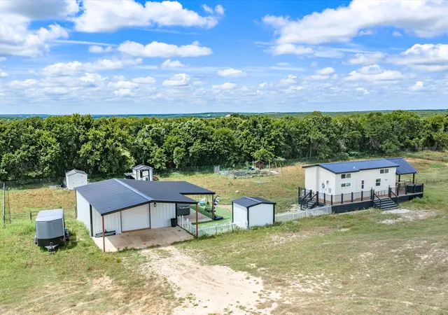 Photo 4 of Manufactured home for sale at 828 Wilson Rd, Perrin, TX 76486 | MLS# 21303001 | Listing updated on 2026-09-15