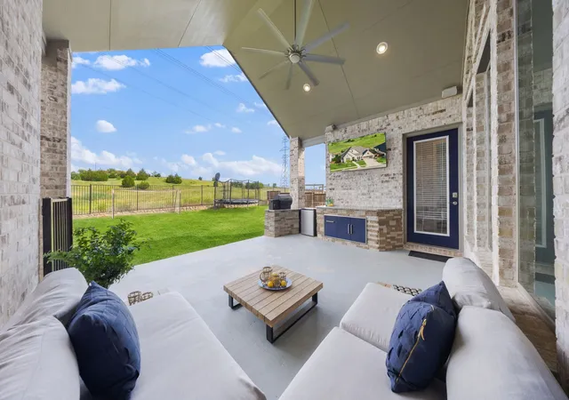 Photo 4 of Single family home for sale at 996 Myers Park Trl, Roanoke, TX 76262 | MLS# 21298645 | Listing updated on 2026-09-29