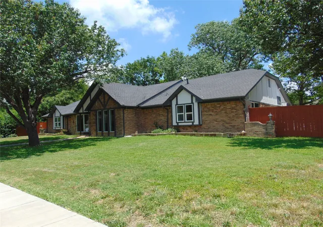 Photo 2 of Single family home for sale at 2714 Country Club Pkwy, Garland, TX 75043 | MLS# 21286242 | Listing updated on 2026-09-09