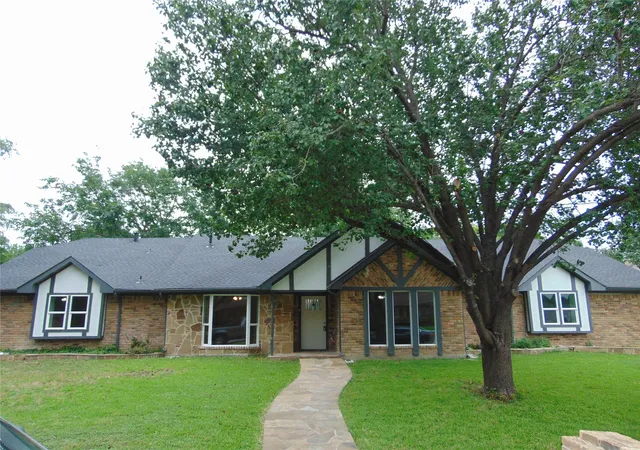 Photo 3 of Single family home for sale at 2714 Country Club Pkwy, Garland, TX 75043 | MLS# 21286242 | Listing updated on 2026-09-09