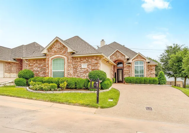 Photo 4 of Single family home for sale at 11624 Virginia Way Ct, Aledo, TX 76008 | MLS# 21303200 | Listing updated on 2026-09-08