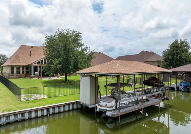 Photo 2 of Single family home for sale at 1011 Sunset Bay Ct, Granbury, TX 76048 | MLS# 21303053 | Listing updated on 2026-09-08