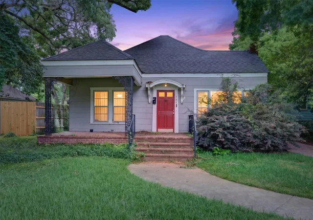 Photo 2 of Single family home for sale at 486 Ockley Dr, Shreveport, LA 71105 | MLS# 21303254 | Listing updated on 2026-09-10