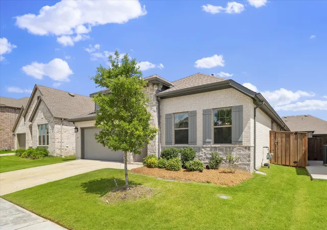 Photo 3 of Single family home for sale at 6020 Poolside Wy, Royse City, TX 75189 | MLS# 21297864 | Listing updated on 2026-09-11