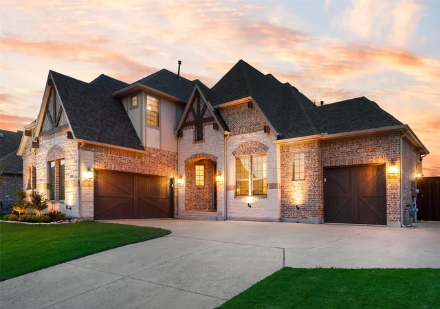 Photo 1 of Sale Pending at 1302 Middleton Dr, Rockwall, TX 75087 | MLS# 21303163 | Listing updated on 2026-09-14