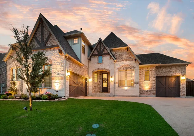 Photo 3 of Sale Pending at 1302 Middleton Dr, Rockwall, TX 75087 | MLS# 21303163 | Listing updated on 2026-09-14