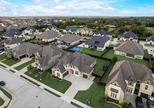 Photo 3 of Sale Pending at 1302 Middleton Dr, Rockwall, TX 75087 | MLS# 21303163 | Listing updated on 2026-09-14