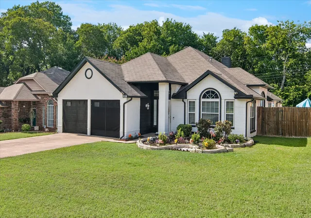 Photo 1 of Single family home for sale at 804 Clover Hill Ln, Cedar Hill, TX 75104 | MLS# 21298853 | Listing updated on 2026-09-14