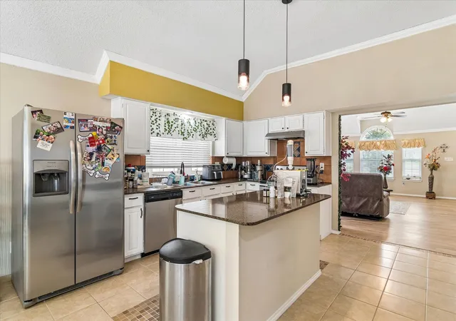 Photo 4 of Single family home for sale at 804 Clover Hill Ln, Cedar Hill, TX 75104 | MLS# 21298853 | Listing updated on 2026-09-14