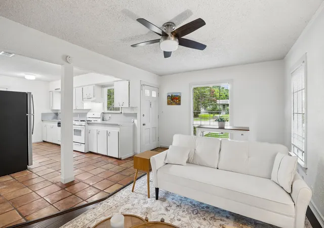 Photo 4 of Sale Pending at 4821 Calmont Ave, Fort Worth, TX 76107 | MLS# 21300133 | Listing updated on 2026-09-09