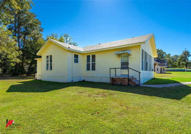 Photo 3 of Sale Pending at 309 311 Sycamore St, Logansport, LA 71049 | MLS# 21284508 | Listing updated on 2026-09-11