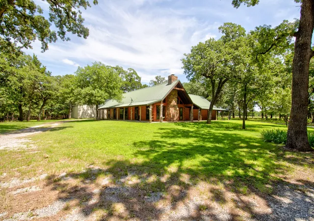 Photo 3 of Single family home for sale at 1466 Pearce St, Collinsville, TX 76233 | MLS# 21297920 | Listing updated on 2026-09-13